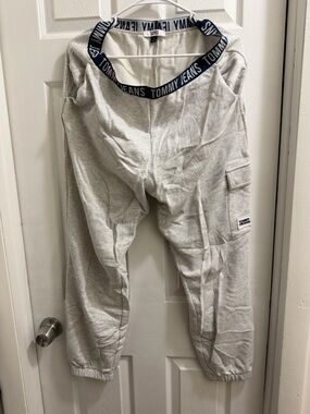 Tommy Hilfiger Light Gray Cargo Joggers with Branded Waistband